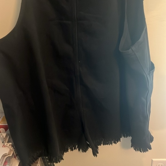 Aerie Black Oversized/Loose Styled Frayed Short Overalls - Picture 4 of 4